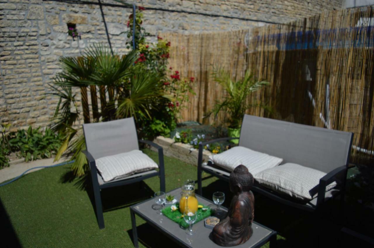 Maison Le Trefle Chef-Boutonne Exterior foto
